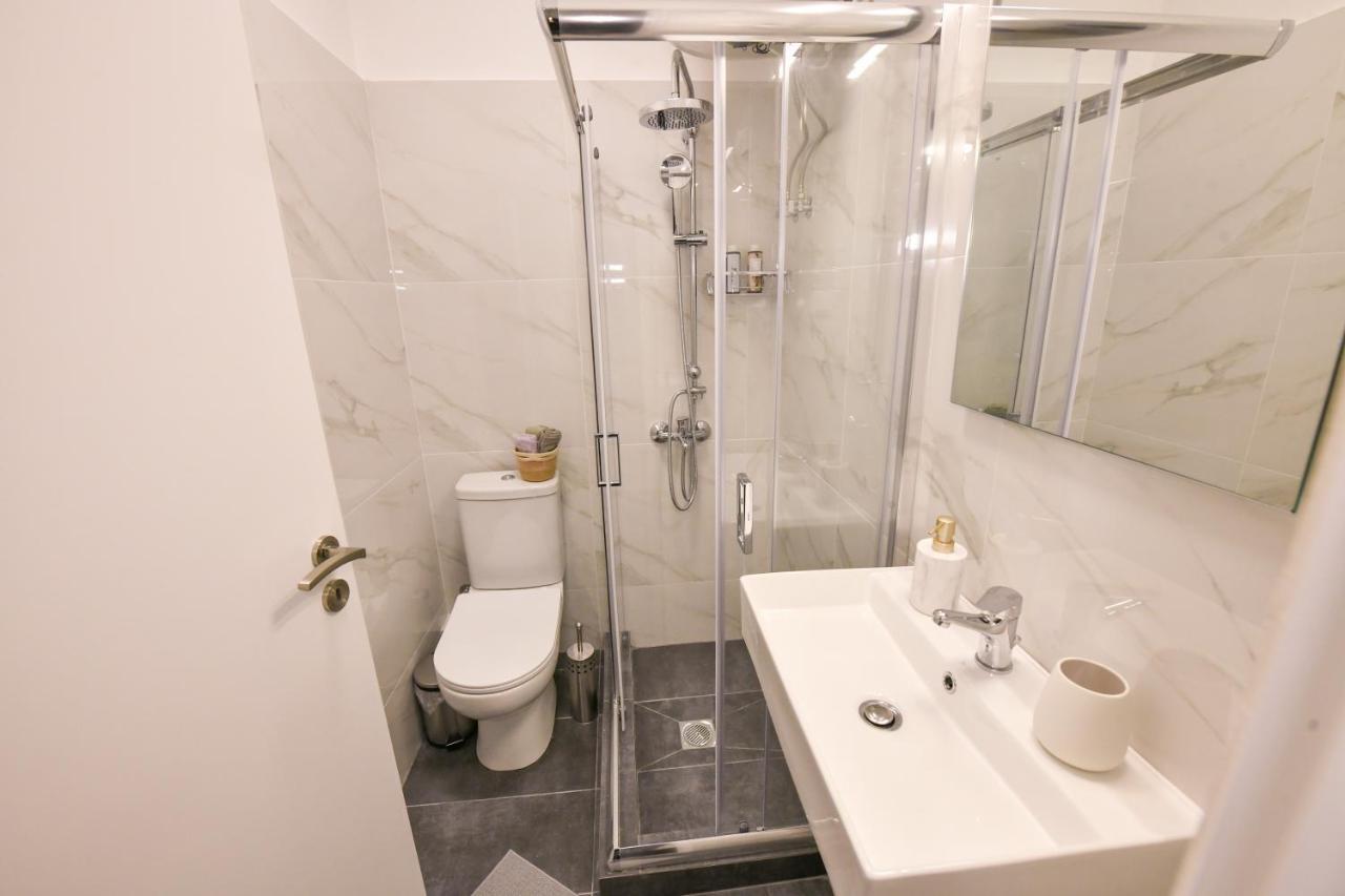 Modern, Comfortable Apartment, In The Heart Of The City_2 라리사 외부 사진